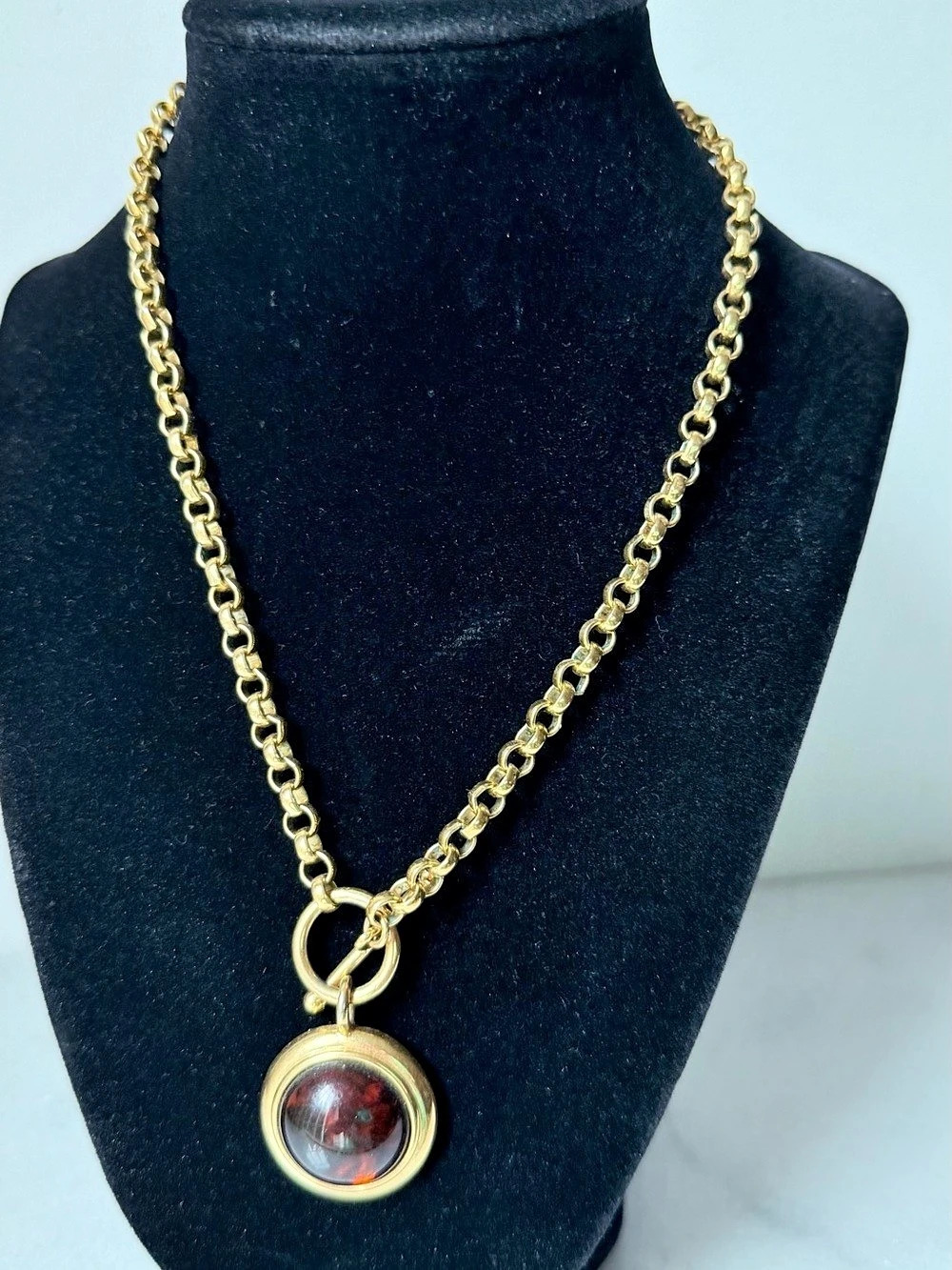 Vintage Premier Designs Gold-Tone Chunky Chain Toggle Necklace Round Red Cabocho